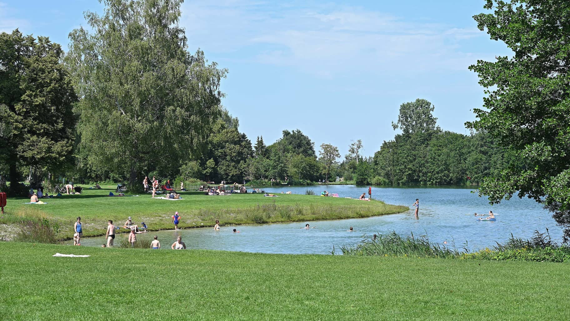 Работно място с разговорен немски с възможност за плаж на Gröbenzeller See